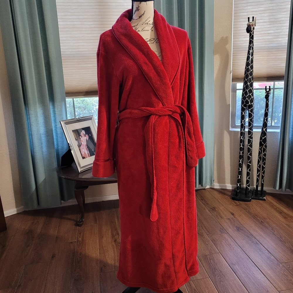 Beautiful  Like New vintage Crabtree & Evelyn  plush Red robe